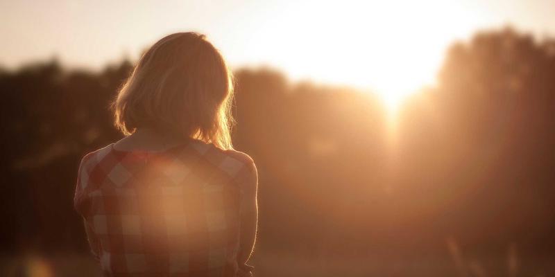 广告预算怎么分？揭秘室内标识与户外广告的黄金配比法则